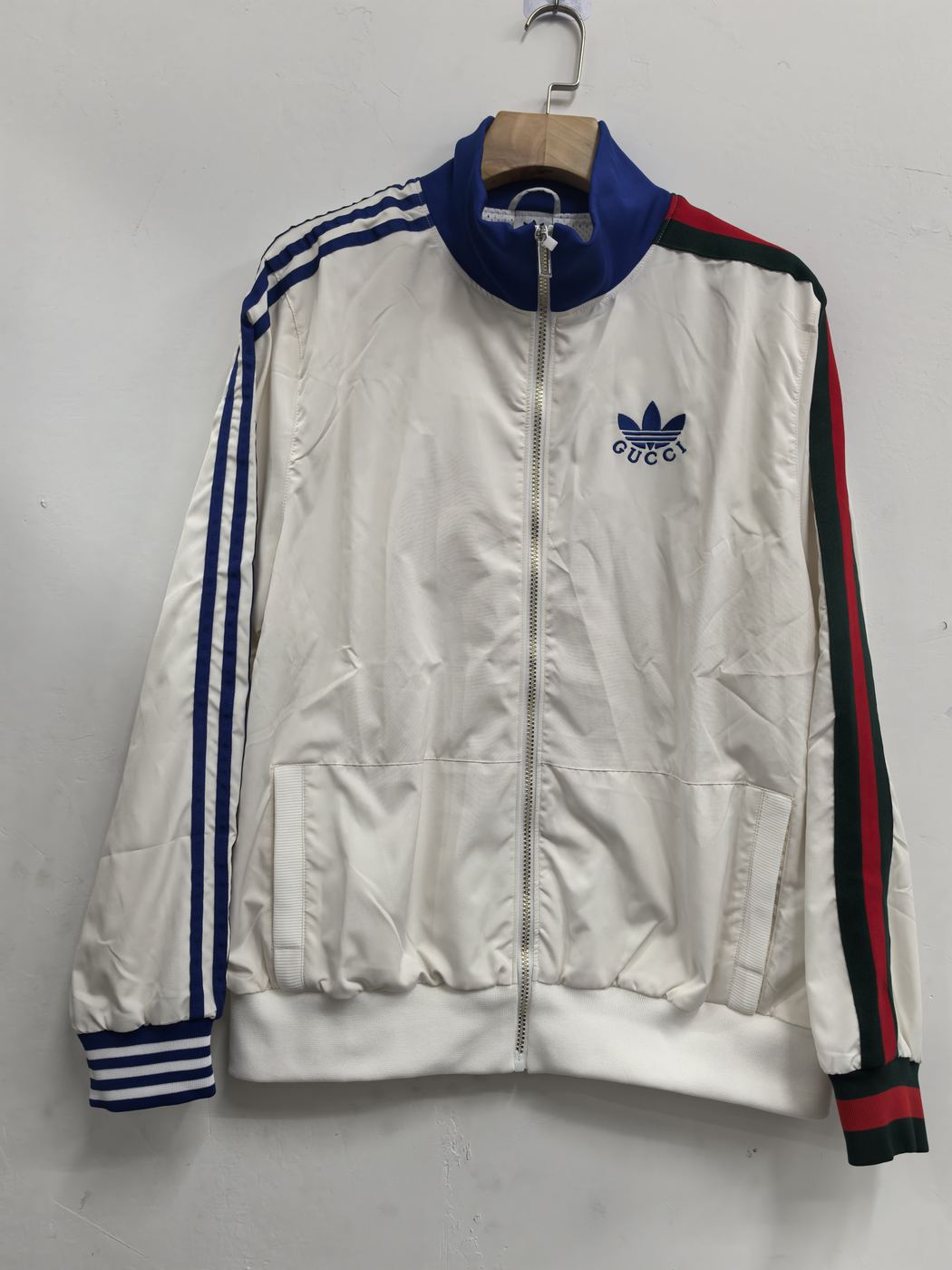 Ad Windbreaker