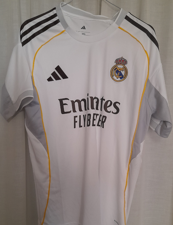 @pedro.santos — REAL MADRID HOME 2024/25 · EMIRATES FLY BETTER · ADIDAS